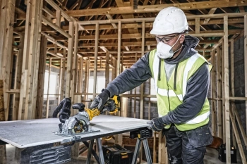 Циркулярная пила (дисковая) DeWalt DCS571N-XJ