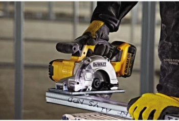 Циркулярная пила (дисковая) DeWalt DCS373N