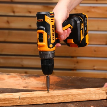 Дрель-шуруповерт Deko DKCD20FU-Li