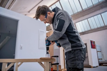 Дрель-шуруповерт Bosch GSR 18V-90 C solo