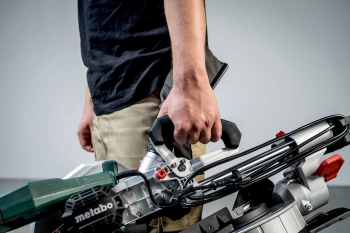 Торцовочная пила Metabo KGS 305 M