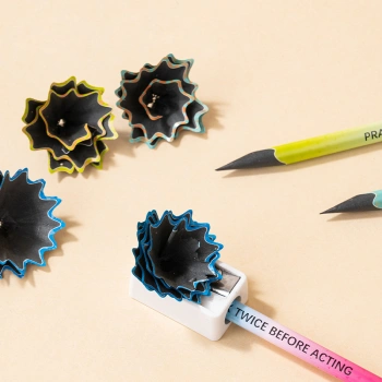 Карандаш ч/г Deli  EC050-HB