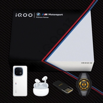 Смартфон iQOO 13 512Gb 16Gb белый моноблок 3G 4G 2Sim 6.82