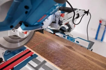 Торцовочная пила Bosch GCM 305-216 D