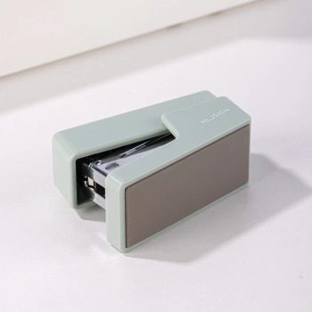 Степлер мини Deli ENS083GREEN ENS083