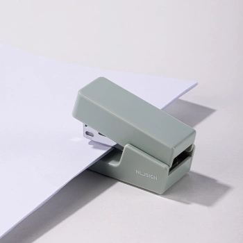 Степлер мини Deli ENS083GREEN ENS083