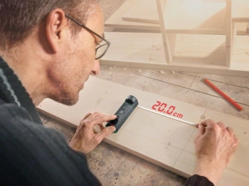 Лазерный дальномер Bosch  PLR 20 Zamo III Set