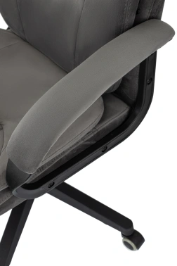 Кресло руководителя Бюрократ  CH-668