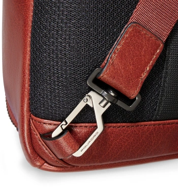 Рюкзак слинг мужской Piquadro Solm CA7028S141/CU табачный кожа
