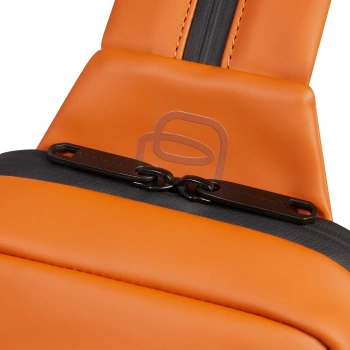 Рюкзак слинг Piquadro C20W CA6466C2OW/CU оранжевый полиуретан