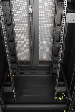 Шкаф серверный Lanmaster (TWT-CBB-42U-8X10-P1) напольный 42U 800x1000мм пер.дв.перфор. задн.дв.перфор.2-хст. 2 бок.пан. 800кг черный