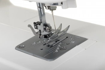 Швейная машина Janome Juno 513