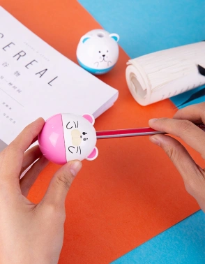 Точилка для карандашей ручная Deli  E0522 Неваляшка