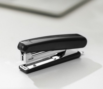 Степлер Deli E0221 Essential N10 (15листов) ассорти 50скоб коробка