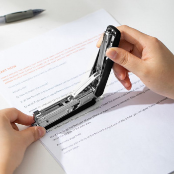 Степлер Deli E0221 Essential N10 (15листов) ассорти 50скоб коробка