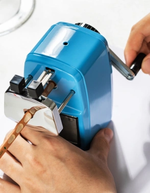 Точилка для карандашей механическая Deli  E0620