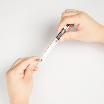 Нож канцелярский Deli E2034 Essential Metal