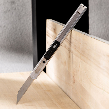 Нож канцелярский Deli E2034 Essential Metal