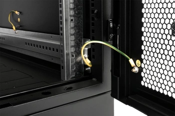 Шкаф коммутационный ЦМО (ШТК-М-42.6.8-1ААА-9005) напольный 42U 600x800мм пер.дв.стекл задн.дв.стал.лист 2 бок.пан. 550кг черный