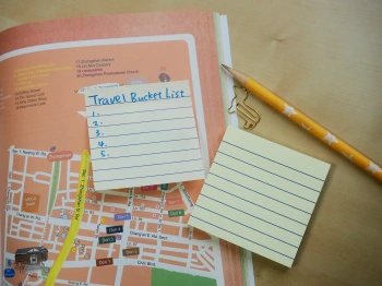 Блок самоклеящийся бумажный Stick`n 21054 76x76мм 100лист. 70г/м2 пастель желтый в линейку