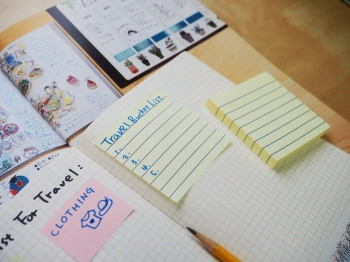 Блок самоклеящийся бумажный Stick`n 21054 76x76мм 100лист. 70г/м2 пастель желтый в линейку