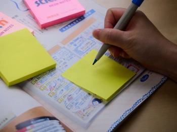 Блок самоклеящийся бумажный Stick`n 21133 76x76мм 100лист. 70г/м2 неон желтый