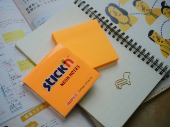 Блок самоклеящийся бумажный Stick`n 21164 76x76мм 100лист. 70г/м2 неон оранжевый