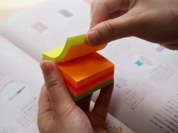 Блок самоклеящийся бумажный Stick`n 21203 51x51мм 250лист. 70г/м2 неон 5цв.в упак.