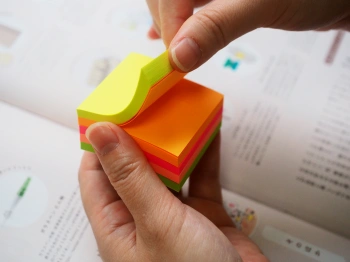 Блок самоклеящийся бумажный Stick`n 21203 51x51мм 250лист. 70г/м2 неон 5цв.в упак.