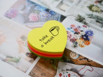 Блок самоклеящийся бумажный Stick`n 21356 64x67мм 250лист. 70г/м2 неон 5цв.в упак. вырубной 