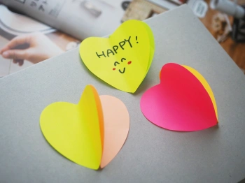 Блок самоклеящийся бумажный Stick`n 21356 64x67мм 250лист. 70г/м2 неон 5цв.в упак. вырубной 