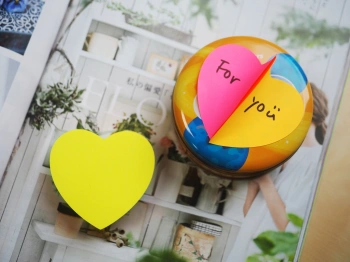 Блок самоклеящийся бумажный Stick`n 21356 64x67мм 250лист. 70г/м2 неон 5цв.в упак. вырубной 