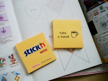 Блок самоклеящийся бумажный Stick`n 21391 76x76мм 100лист. 70г/м2 пастель оранжевый