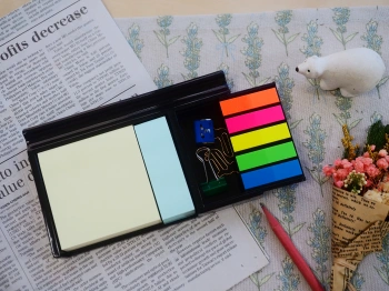 Блок самоклеящийся бумажный Stick`n 21425 200лист. 70г/м2 в подставке 76x76мм+25x76мм+закладки 5цв.